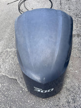 Lade das Bild in den Galerie-Viewer, f 300 hp Yamaha TOP COWLING engine cover 6CE-42610-00-00 6BJ-42610-10-8D 6BJ-42610-20-8D 6BJ-42610-21-8D four stroke 2007-15
