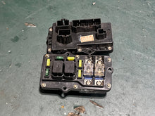 Load image into Gallery viewer, 150 175 200 225 250 hp Yamaha 68F-82170-01-00 60V-82170-01-00 FUSE BOX ASSY two stroke OEM 2000-2012
