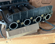 Lade das Bild in den Galerie-Viewer, 40 50 60 hp Mercury INTAKE MANIFOLD 877829T01 four stroke EFI
