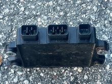 Load image into Gallery viewer, f 100 80 hp Yamaha 67F-85540-01-00 CDI UNIT ecu f8t35572 67f-01 four stroke 2000-2002

