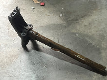 Lade das Bild in den Galerie-Viewer, DF 30 hp Suzuki STEERING ARM BRACKET 43750-94L00-YAY four stroke 2018
