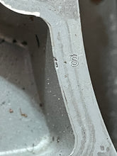 Lade das Bild in den Galerie-Viewer, sold ebay aug2025————DF 140 115 hp Suzuki 51110-90821-0EP 51110-90810-0EP ENGINE HOLDER 2001-2011 four stroke
