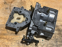 Lade das Bild in den Galerie-Viewer, 200 175 150 hp Mercury CARBURETOR SET WMH 16-1 16-2 16-3 top 3308-9672A44 3311-818650A4 818650A52, center 3308-9672A45 818650A5 818650A53, bottom 3308-9672A46 818650A6 818650A59 two stroke v6 compatible 175 150 hp
