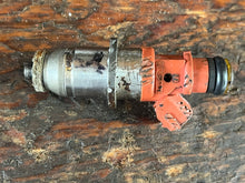 Lade das Bild in den Galerie-Viewer, ulgy 150 175 200 hp Yamaha HPDI Fuel Injector 68F-13761-00-00 2.6L two stroke 2000-2011 cleaned

