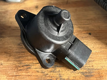 Cargar imagen en el visor de la galería, f 150 hp Yamaha intake iac CONTROL VALVE 63P-1312A-01-00 four stroke 2005-2021
