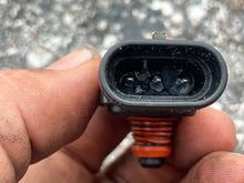 Load image into Gallery viewer, 225 250 hp Mercury 854445 16212460 map pressure sensor Two Stroke EFI
