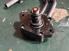 Lade das Bild in den Galerie-Viewer, DF 30 hp Suzuki low FUEL PUMP 15100-94L00 HOSE 15193-94L00 four stroke 2015-2019
