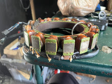 Charger l'image dans la galerie, vendu ebay juin2025——250 225 200 hp Yamaha ALTERNATEUR STATOR 65L-85510-10-00 ox66 &amp; 76d deux temps 2002
