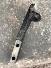 Cargar imagen en el visor de la galería, 25 hp Mercury STEERING HANDLE BRACKET 43446 two stroke

