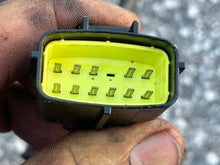 Load image into Gallery viewer, 250 hp Mercury EFI ENGINE HARNESS 825763A5 IGNITION HARNESS 825433A11 two stroke 1995 some compatibility 225 300 hp - for 4-pin ignition coils
