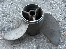 Cargar imagen en el visor de la galería, Mercury Racing Cleaver Propeller 48-74602-23 RH prop 23p
