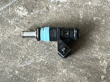 Lade das Bild in den Galerie-Viewer, 350 hp Mercury VERADO FUEL INJECTOR 842915T01 four stroke
