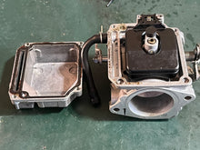 Lade das Bild in den Galerie-Viewer, 90 75 hp Yamaha 6H1-14301-07-00 carburetor 1 top TWO STROKE 1992-2003
