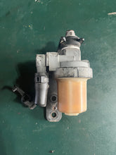 Lade das Bild in den Galerie-Viewer, 60 50 40 30 hp Mercury EFI 880121 BRACKET AND FUEL FILTER 879884T four stroke OEM
