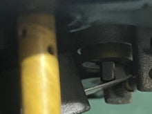 Load image into Gallery viewer, 150 hp Johnson Evinrude CARBURETOR SET 0389990 389991 389992 Two Stroke 1979 body# 324955, LINK PIN THROTTLE ARM 0387378, LINK PIN ASSY 0387379, CHOKE LINK 0316073
