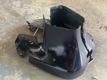 Lade das Bild in den Galerie-Viewer, 175 150 135 115 hp Ficht Evinrude Lower Motor Cover PORT 5004969 5004969 STARBOARD 5004970 5005014 two stroke 2002-2006
