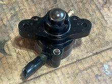 Lade das Bild in den Galerie-Viewer, vf 90 75 hp Yamaha 6FP-24410-00-00 FUEL PUMP 2016-2022 four stroke
