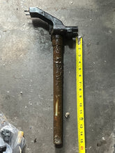 Lade das Bild in den Galerie-Viewer, DF 30 hp Suzuki STEERING ARM BRACKET 43750-94L00-YAY four stroke 2018
