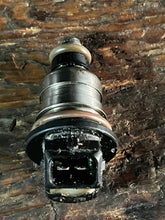 Cargar imagen en el visor de la galería, 135 150 175 hp Mercury FUEL INJECTOR 804841 two stroke Optimax compatible 110-200hp

