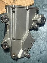 Load image into Gallery viewer, f 225 200 hp Yamaha 69J-14181-00-00 vst FLOAT CHAMBER BODY w screws 2002-2010 four stroke
