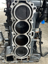 Cargar imagen en el visor de la galería, vf 90 hp Yamaha CYLINDER BLOCK 6FP-W009B-00-9S 6FP-15109-01-9S four stroke 2016-2022
