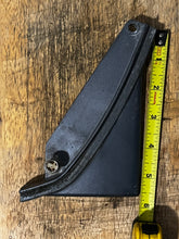 Cargar imagen en el visor de la galería, sold local jan2026——f 115 hp Yamaha FITTING PLATE bottom cowl 68V-42738-00-5B four stroke 2000-2008
