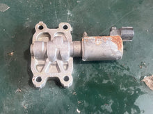 Cargar imagen en el visor de la galería, DF 200 hp Suzukj OIL CONTROL VALVE 16550-93J00 four stroke some compatibility 150 175 225 250 300 350 hp
