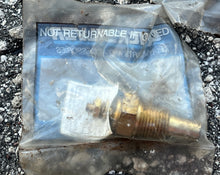 Cargar imagen en el visor de la galería, Mercruiser Quicksilver SENDER ASSY 49734 thermo Two Stroke 3.0 4.3 5.7 8.8 Liter
