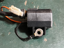 Lade das Bild in den Galerie-Viewer, DF 30 25 hp Suzuki IGNITION COIL 33410-94L00 PLUG CAP 33510-16H10 four stroke 2015-2024
