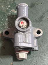 Lade das Bild in den Galerie-Viewer, f 250 225 200 hp Yamaha thermostat cover 2 anode 6P2-1240H-00-9S 69J-1240H-00-1S four stroke 2002-2018

