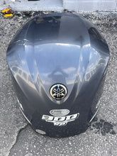 Lade das Bild in den Galerie-Viewer, f 300 hp Yamaha TOP COWLING 6CE-42610-00-00 6BJ-42610-10-8D 6BJ-42610-20-8D 6BJ-42610-21-8D four stroke 2007-15
