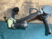 Lade das Bild in den Galerie-Viewer, DF 175 150 hp Suzuki VACUUM SWITCHING VALVE 18117-93J00 four stroke 2006-2017
