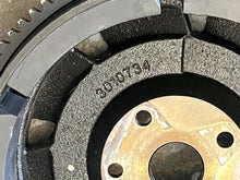 Lade das Bild in den Galerie-Viewer, 175 150 135 115 hp Ficht Evinrude FLYWHEEL 3010734 0586526 two stroke 2000-2005
