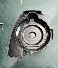 Cargar imagen en el visor de la galería, DF 40 50 hp suzuki Flywheel Cover 11511-87j10 87j12 87j20 2001-10
