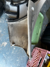 Lade das Bild in den Galerie-Viewer, BF 150 135 115 hp Honda 63716-zy6-010za lower side cover PORT Bottom Cowl
