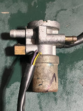 Cargar imagen en el visor de la galería, 175 210 hp Mercury XR2 cold start CHOKE SOLENOID 831995 Two Stroke Sportjet
