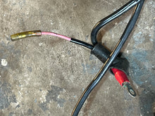 Lade das Bild in den Galerie-Viewer, 150 hp Yamaha battery TERMINAL 64D-81920-01-00 64D-81920-00-00 two stroke 1996-2009 some compatibility 175 200 hp
