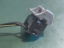 Lade das Bild in den Galerie-Viewer, 8 9.9 HP Mercury 892395A01 STOP SWITCH four stroke Electrical
