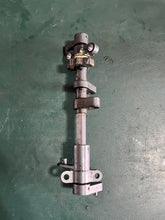 Load image into Gallery viewer, f 25 hp Yamaha upper shift rod lever assy 65W-44121-00-00 65W-44122-00-00 OEM Four Stroke
