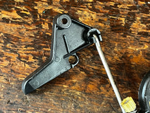 Load image into Gallery viewer, 60 hp Mercury THROTTLE LEVER 42946T1 42882-C1 ROD 878174 CAM 828160A2 two stroke 1987-96 compat 50-90 hp
