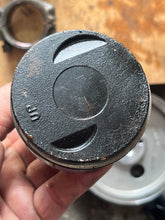 Lade das Bild in den Galerie-Viewer, 40 30 hp Mercury EFI PISTON STANDARD 893524T07 CONNECTING ROD 856065T1 four stroke 3 cylinder 2005

