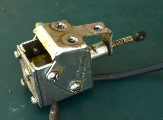 40 50 hp Yamaha 6E9-86111-01-00 choke solenoid coil with stay , bracket and plunger TWO STROKE 1993