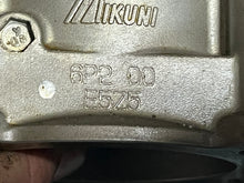 Lade das Bild in den Galerie-Viewer, f 250 hp Yamaha  intake THROTTLE BODY HOUSING 6P2-13750-00-00 four stroke 2005
