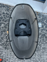 Lade das Bild in den Galerie-Viewer, f 50 60 70 hp Yamaha TOP COWLING  (with incorrect 40 jet stickers) four stroke 2010-2024 some compatibility between USA &amp; international models 6CJ-02 6CJ-03 6CJ-00 6CJ-01 6CJ-42610-02-00  6CJ-42610-01-00  6CJ-42610-00-00  6CJ-42610-03-00

