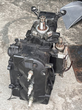 Cargar imagen en el visor de la galería, 60 50 40 hp Mercury POWERHEAD crankcase 852071T97 Two Stroke 3 Cylinder 130 cold on all cyls
