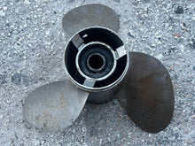 Cargar imagen en el visor de la galería, Volvo Penta 3855144 STAINLESS STEEL 3-blade RH Propeller 14 1/2 x 22 Pitch Standard Rotation Prop 19 spline
