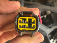 Cargar imagen en el visor de la galería, f 115 hp Yamaha BRACKET 68V-81948-00-00, POWER TRIM RELAY 68V-8195B-01-00 2004-2011, RELAY 68V-8194A-00-00, WIRE HARNESS ASSY 68V-82590-20-00 2002-2003
