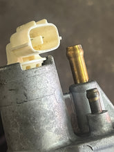 Load image into Gallery viewer, sold mar2026——PARTS ONLY - DF 50 40 hp Suzuki VST 15600-87J01 15600-87J11 FUEL VAPOR SEPARATOR Four Stroke 1999-2010 NO FUEL PUMP
