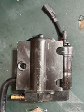 Lade das Bild in den Galerie-Viewer, 175 150 135 115 hp Ficht Evinrude vst VAPOR SEPARATOR FUEL PUMP 5004428 two stroke 2001-2005 compatible with some other horsepowers
