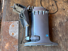 Lade das Bild in den Galerie-Viewer, 40 50 hp Yamaha 20” MIDSECTION UPPER CASING 6H4-45111-10-4D SWIVEL 6H5-43311-04-4D STEERING BRACKET 6H4-42510-02-4D two stroke 1994
